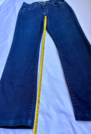 Levi’s Classic Bootcut Jeans – Size 27 Dark Wash thumbnail 8