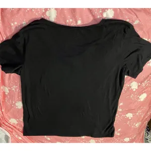 NFL Team Apparel Atlanta Falcons Women's V-Neck T-Shirt Black Size L thumbnail 9