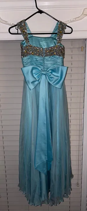 Gown thumbnail 1