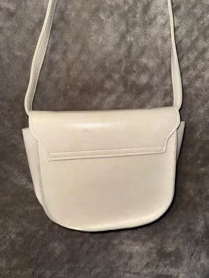 Minimalist Vintage-Style Cream Leather Turnlock Crossbody Bag thumbnail 9
