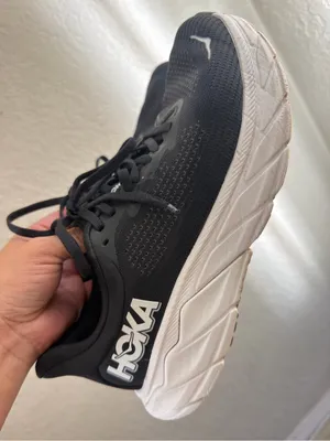 Hoka Arahi 7 Black womens. Athletic Crew Socks - Lightweight Performance thumbnail 1