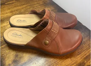 Clarks‎ Brown Mules Size 8.5 Wide thumbnail 1