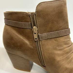 Yuu Tan leather Ankle Boots with Buckle Detail size 9M thumbnail 4