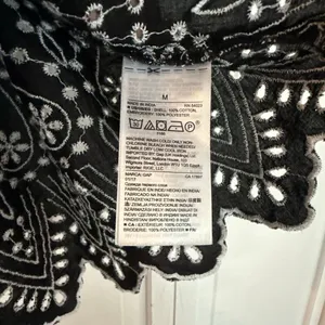 Gap black and white eyelet embroidered blouse size M thumbnail 5