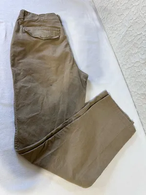 Old Navy Classic Khakis Straight Leg Casual Pants Men's 34”x31” thumbnail 3