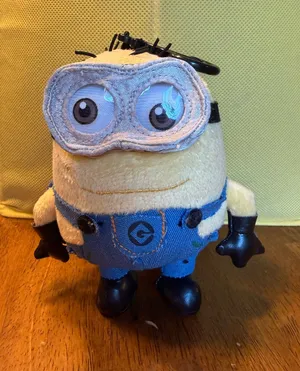 Disney The Despicable Me Minion Plush Keychain Coin Purse thumbnail 1