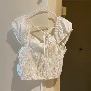 NWT Passport White embroidered Tie-Front Crop Top with square neckline, size M thumbnail 2