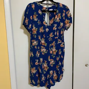 Floral romper Size XL thumbnail 4