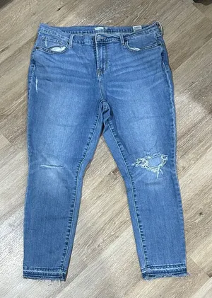 Old Navy Women's Light Blue Cropped Jeans - curvy skinny thumbnail 1