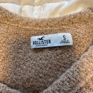 Hollister Tan V-Neck Sweater with Ribbed Texture thumbnail 3