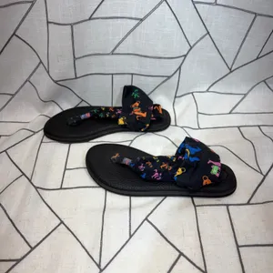 Sanuk Grateful Dead Yoga Sling 2 Sandals Size 7 Black Dancing Bears Print‎ thumbnail 4