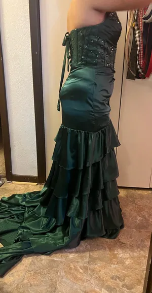 Emerald Green Prom dress Size L thumbnail 1