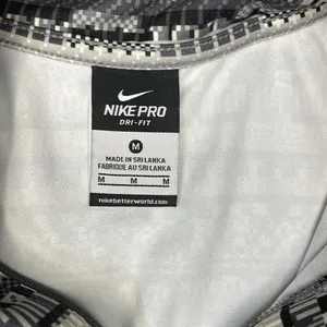 Nike Pro Women’s Hyperwarm Half-zip Training Top‎ Sz Medium Grey Black thumbnail 3