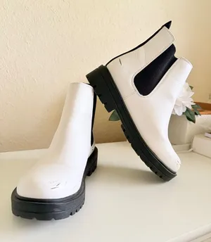 SheIn White Chelsea Boots with Black Sole thumbnail 1
