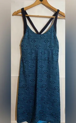 Patagonia women's Size Small Athletic Crisscross Dress Stretch thumbnail 3