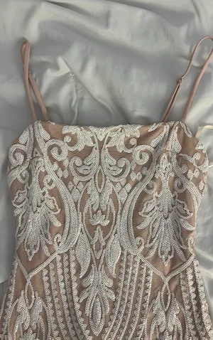 Windsor Homecoming White Patterned Dress thumbnail 4