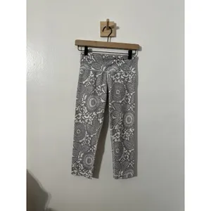 Lululemon Wunder Under Crop Beachy Floral White Fossil Pattern Grey Sz 4 Yoga thumbnail 2