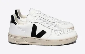 VEJA Sneakers thumbnail 1