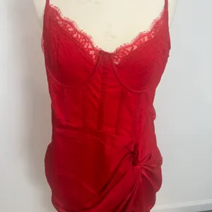 Pretty Little Thing Red Strappy Satin Gathered Midi Dress in Red thumbnail 6
