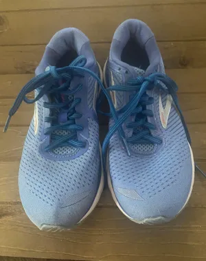 Brooks Women's Adrenaline GTS 22 Wide Running Shoes size 7.5 thumbnail 1
