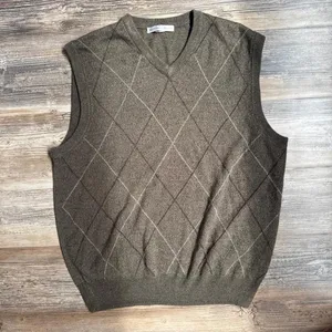 Geoffrey Beene Extra Soft Argyle  V-Neck Sweater Vest. thumbnail 1