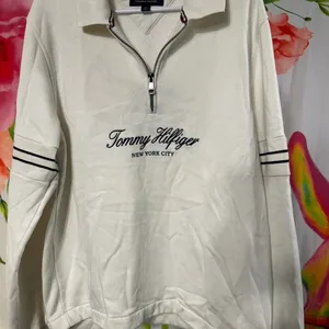 S167. Tommy Hilfiger white quarter zip sweatshirt Size M thumbnail 1