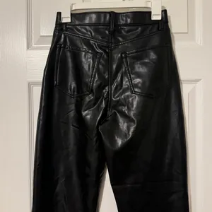 Abercrombie & Fitch The Ankle Straight Ultra High Rise Leather Pants Size 27 / 4 thumbnail 6