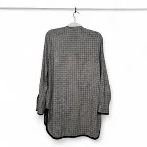 Ann Taylor Black‎ and White Geometric Blouse thumbnail 2