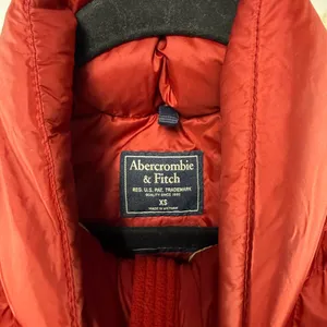 Abercrombie‎ & Fitch Hooded Down Puffer Coat in Cherry Red Size Extra Small thumbnail 4