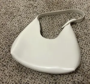 White shoulder bag thumbnail 1