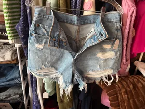 Levi’s 501 Shorts Cut-Off Button Fly Distressed thumbnail 2