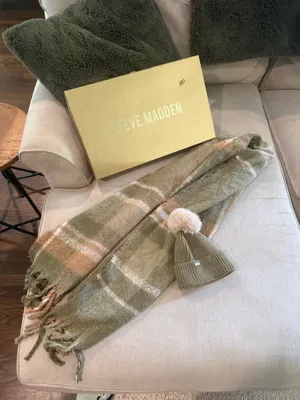 Steve Madden Olive Plaid Scarf and Hat Set thumbnail 2