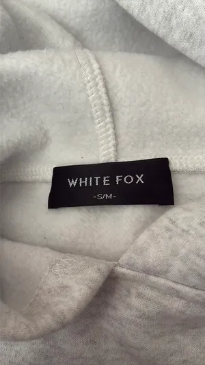 White Fox Boutique Sweatshirt S/M  thumbnail 3