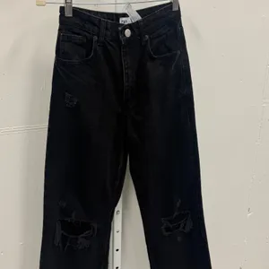 Zara Women's High Rise Straight Leg Distressed Jeans‎ Raw Hem Sz 4 6688/027/800 thumbnail 6