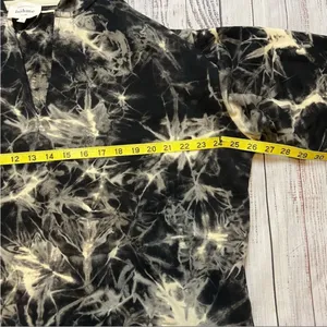 Bohme Black and Off White Tie Dye Oversized Crop Hoodie. Size Small. EUC thumbnail 14