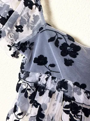 Urban Outfitters Kimchi Blue Sheer Floral Overlay Crop Top Blouse Size Small thumbnail 6