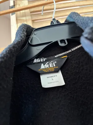 REI Black Fleece Vest with Small Logo Patch Large thumbnail 4