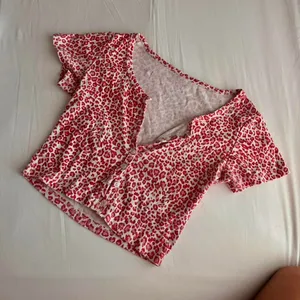Source Unknown Unbranded Women's Pink and Red Crop-top thumbnail 1
