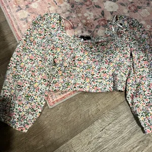 Lulus Even Sweeter Floral Print‎ Crop Top Xsmall thumbnail 16