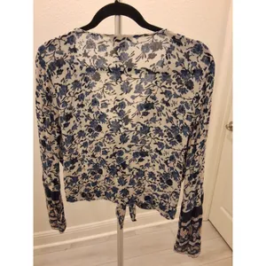 American Eagle Outfitters L Crop Top Blue & White Ditsy Floral Tie Front Top thumbnail 9