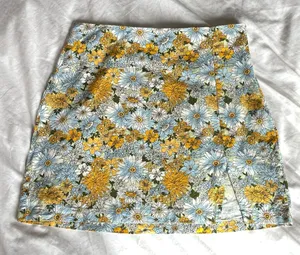 Urban Outfitters Floral Mini Skirt Size S Linen Blend Yellow Blue Daisy Print thumbnail 1