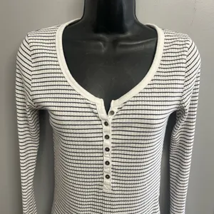 Abercrombie & Fitch White and Gray Fitted Buttoned Blouse thumbnail 2