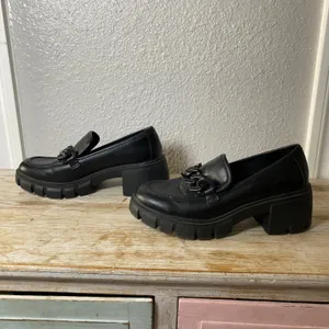 Madden Girl Chunky Y2K Black Loafers Size 6M Vegan Leather Platform Preppy Retro thumbnail 4