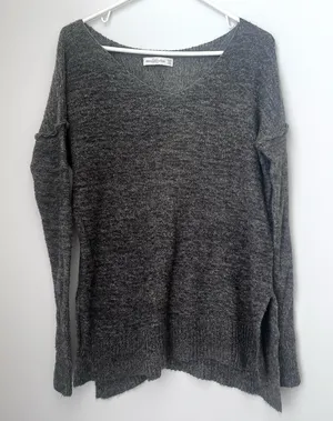 Abercrombie & Fitch Gray Knit Wool Blend V Neck Thin Sweater Size XS/S thumbnail 1