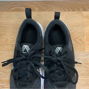 Nike Women’s Flex Experience Black Running Shoes thumbnail 8