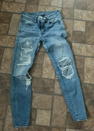 American Eagle Jeans Ripped thumbnail 1