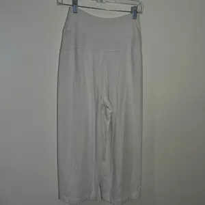 Lululemon Blissed‎ Out Culottes 21" In White Size 4 thumbnail 8