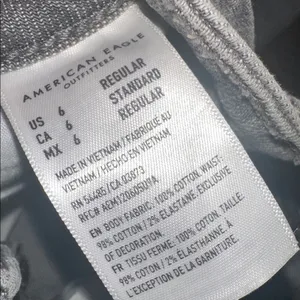 American Eagle Outfitters MOM jeans Light Gray Denim size 6 regular distressed thumbnail 5