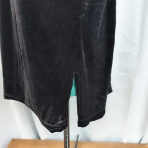 Ladies' Notations Black Velour Top With Lace V-Neck XL thumbnail 4
