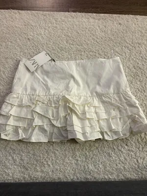 NWT Zara white ruffled skort. Size XL thumbnail 3